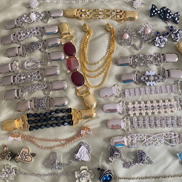 1/2 Pound Vintage To Modern FASHION JEWELRY Sweater Clips NEW!! READ DESCRIPTION - Picture 5 of 7